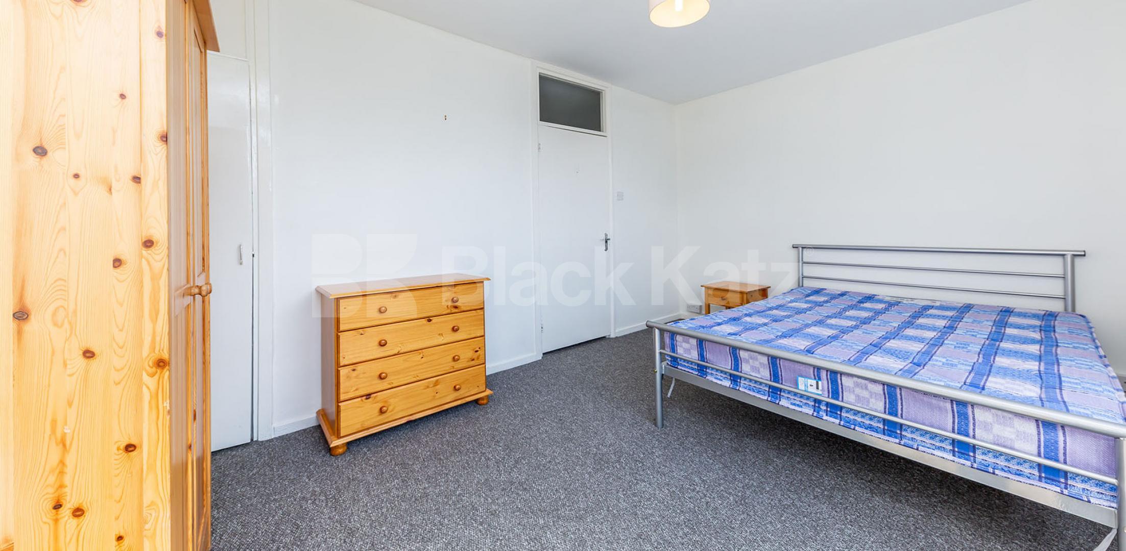 			LARGE 3 /4 BED IN EUSTON!, 4 Bedroom, 1 bath, 1 reception Flat			 Compton Close, EUSTON / CAMDEN